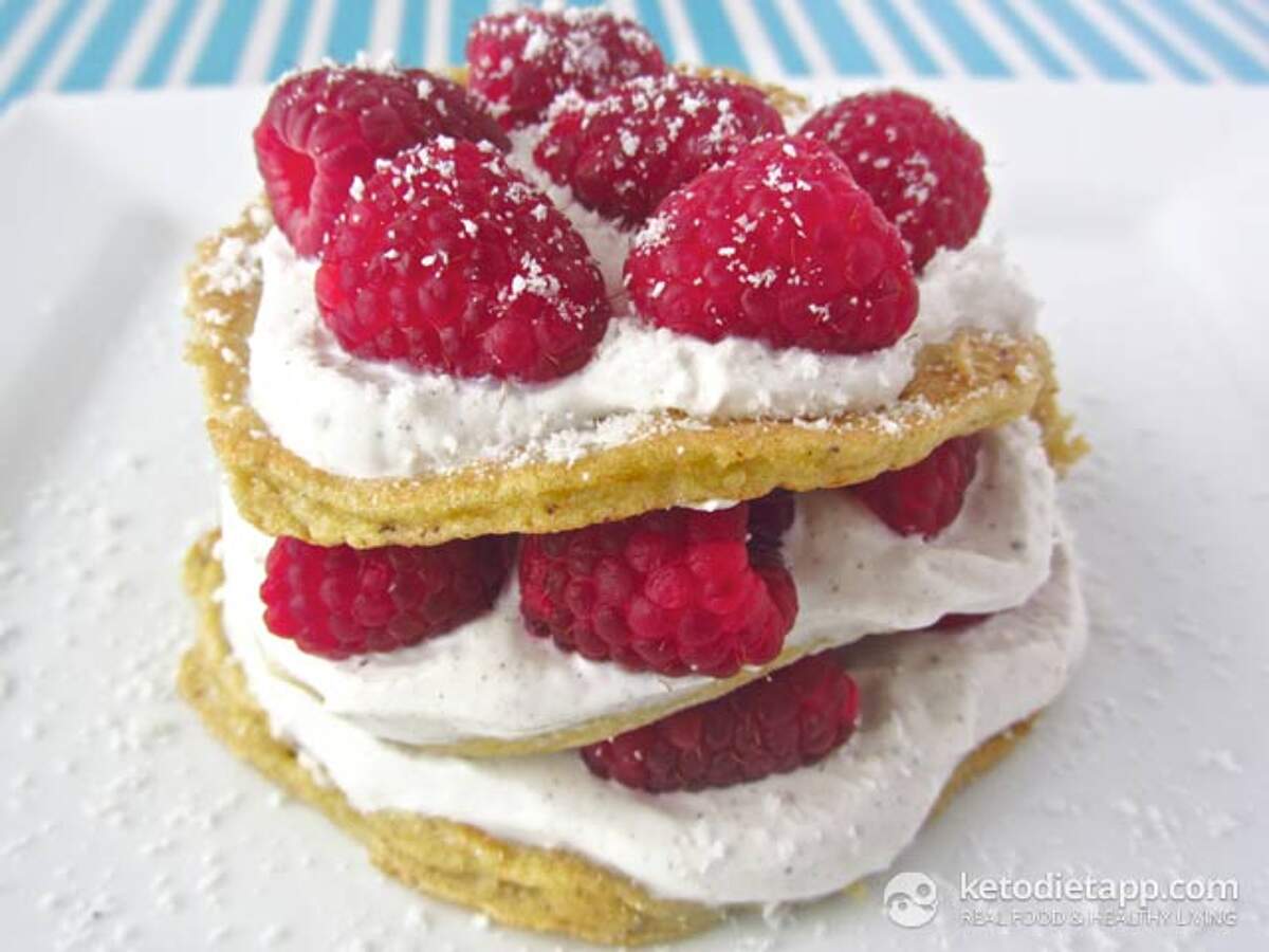 LowCarb Raspberry & Vanilla Coconut Pancakes KetoDiet Blog