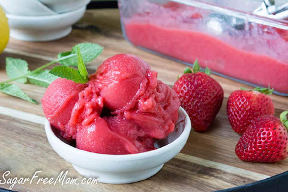 Клубничный сорбет. Имбирно-свекольный сорбет. "yes me" сорбет манго-клубника. Ягодный сорбет. Сорбет из ежевики.