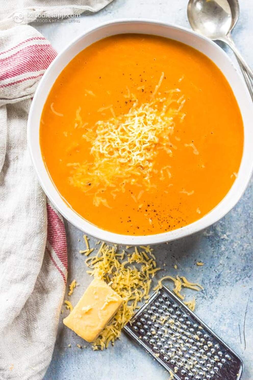 Cheesy Low-Carb Tomato Soup | KetoDiet Blog