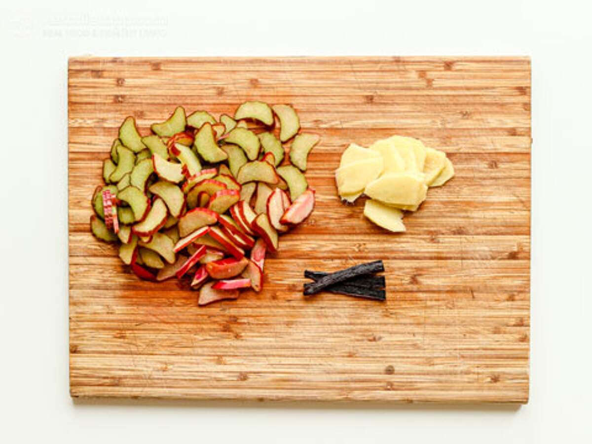 LowCarb Pink Rhubarb Gin KetoDiet Blog