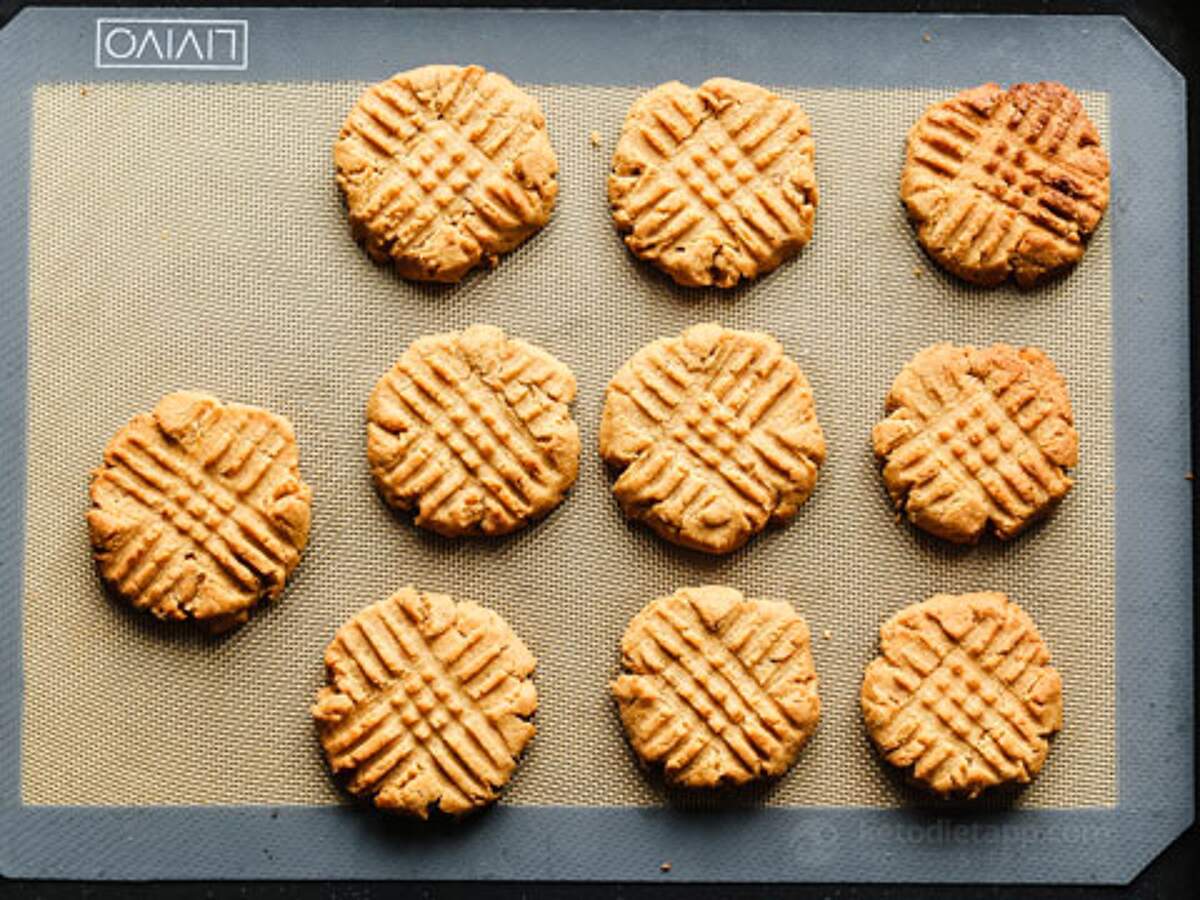 Chewy LowCarb Peanut Butter Cookies KetoDiet Blog