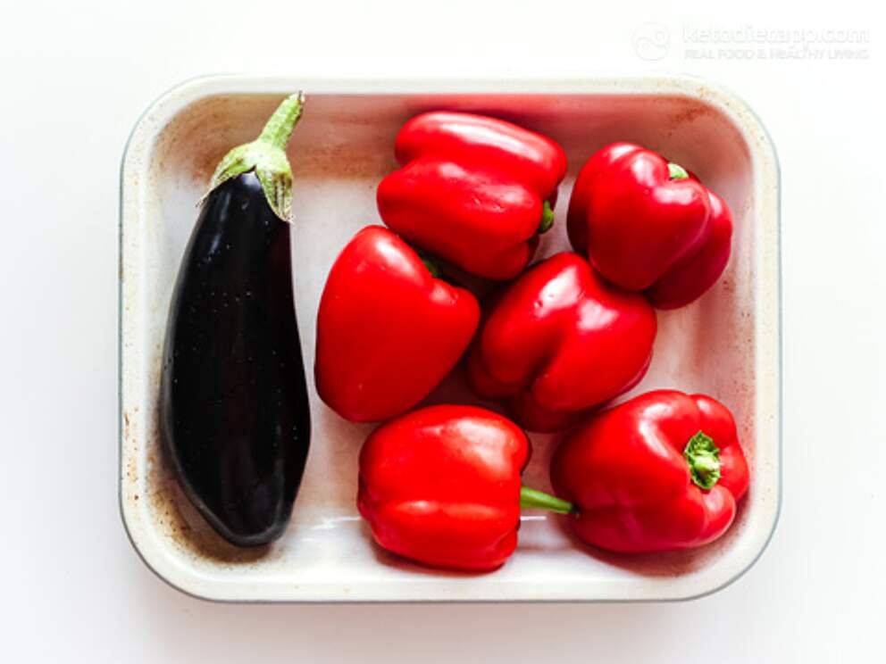 Ajvar Dip (Roasted Red Pepper Sauce) | KetoDiet Blog