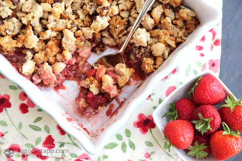 Strawberry & Rhubarb Crumble (Low-carb, Paleo) Low-Carb Strawberry & Rhubarb Crumble