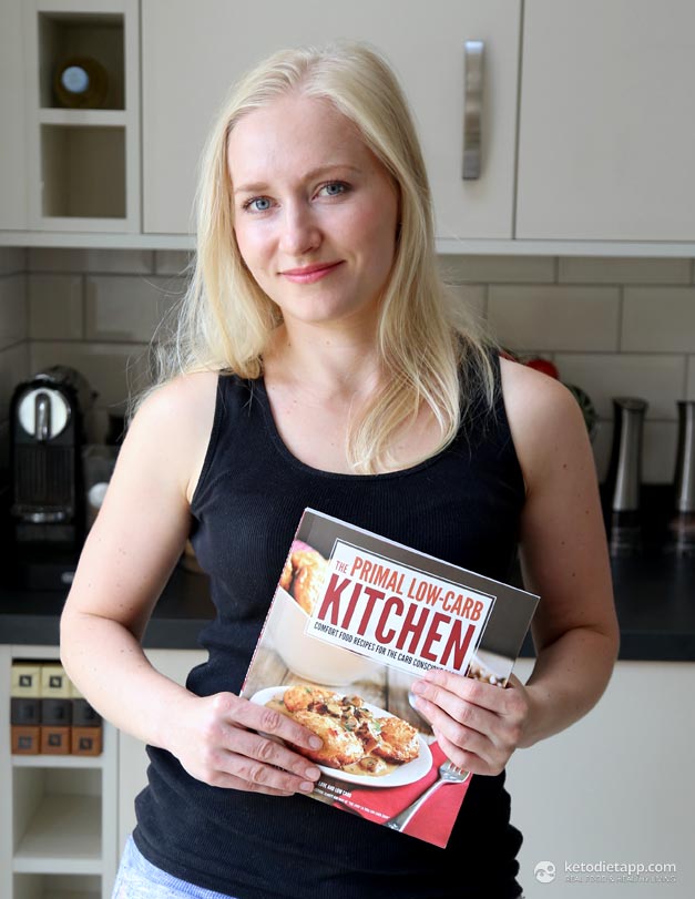 Book Review: The Primal Low-Carb Kitchen by Kyndra Holley Book Review: The Primal Low-Carb Kitchen (Cheddar Dill Biscuits)