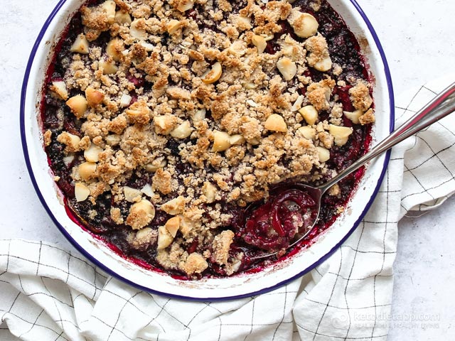 Low-Carb Blackcurrant & Apple Crumble (keto, paleo, sugar-free) Low-Carb Blackcurrant & Apple Crumble