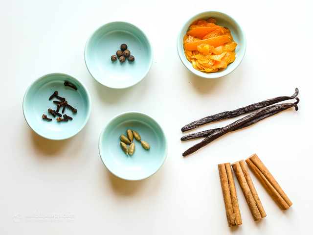 Homemade Christmas Spice Extract (low-carb, sugar-free, keto) Homemade Christmas Spice Extract