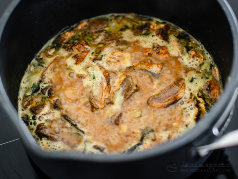 The Best Keto Gravy (low-carb, paleo, whole 30 The Best Keto Gravy