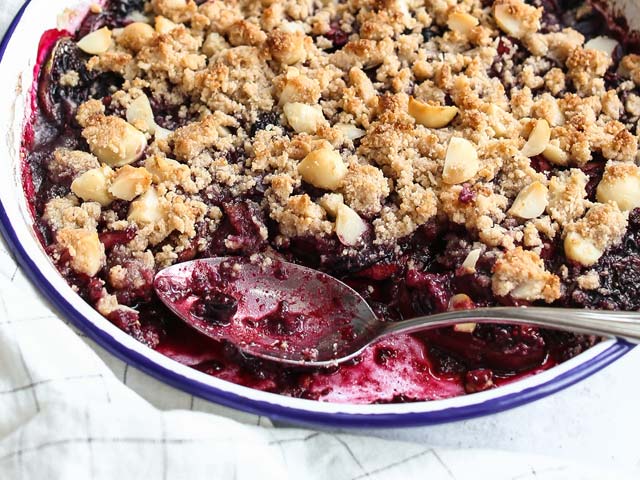 Low-Carb Blackcurrant & Apple Crumble